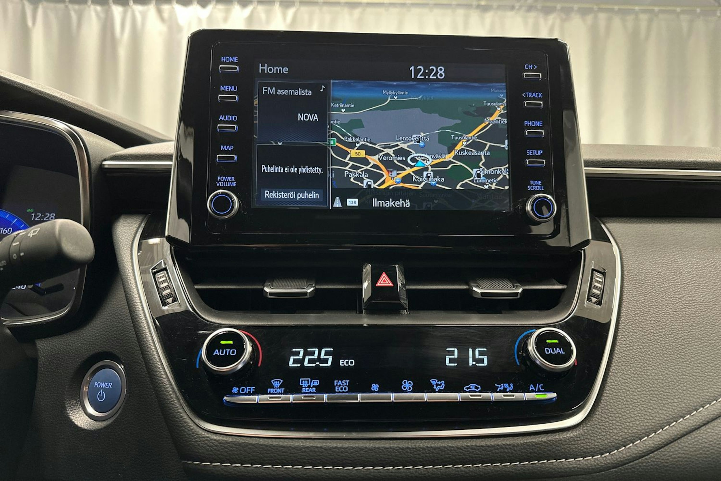 valkoinen Toyota Corolla 2021 kuva 19.