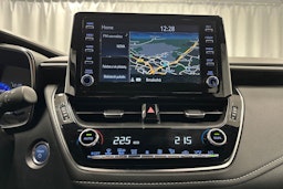 valkoinen Toyota Corolla 2021 kuva 19.