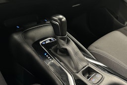 valkoinen Toyota Corolla 2021 kuva 21.