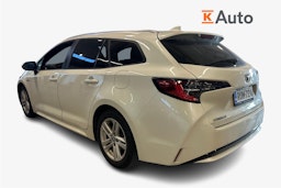 valkoinen Toyota Corolla 2021 kuva 2.