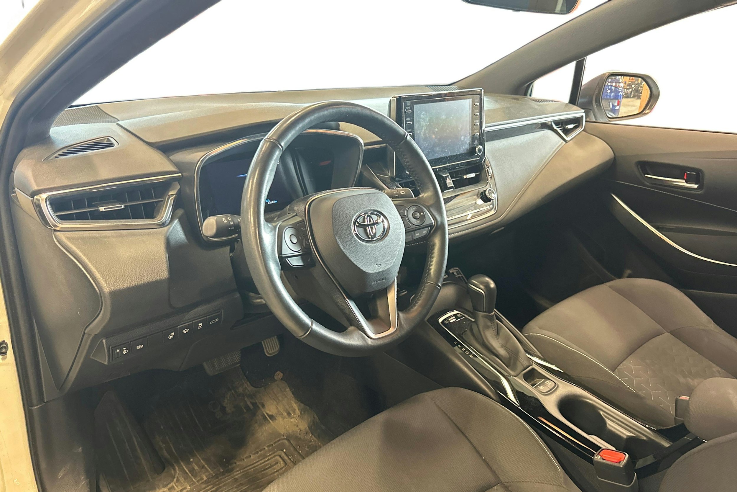 valkoinen Toyota Corolla 2021 kuva 3.