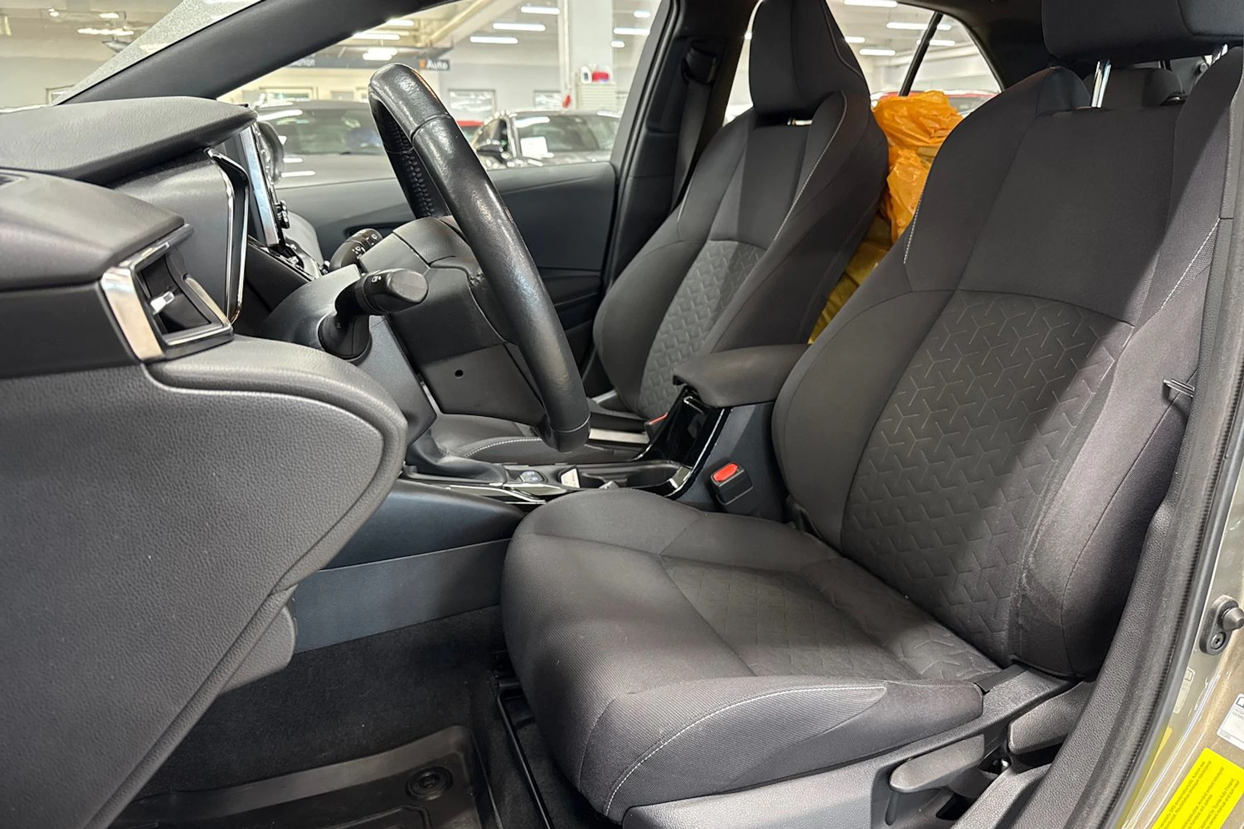 ruskea (beige) Toyota Corolla 2021 kuva 4.
