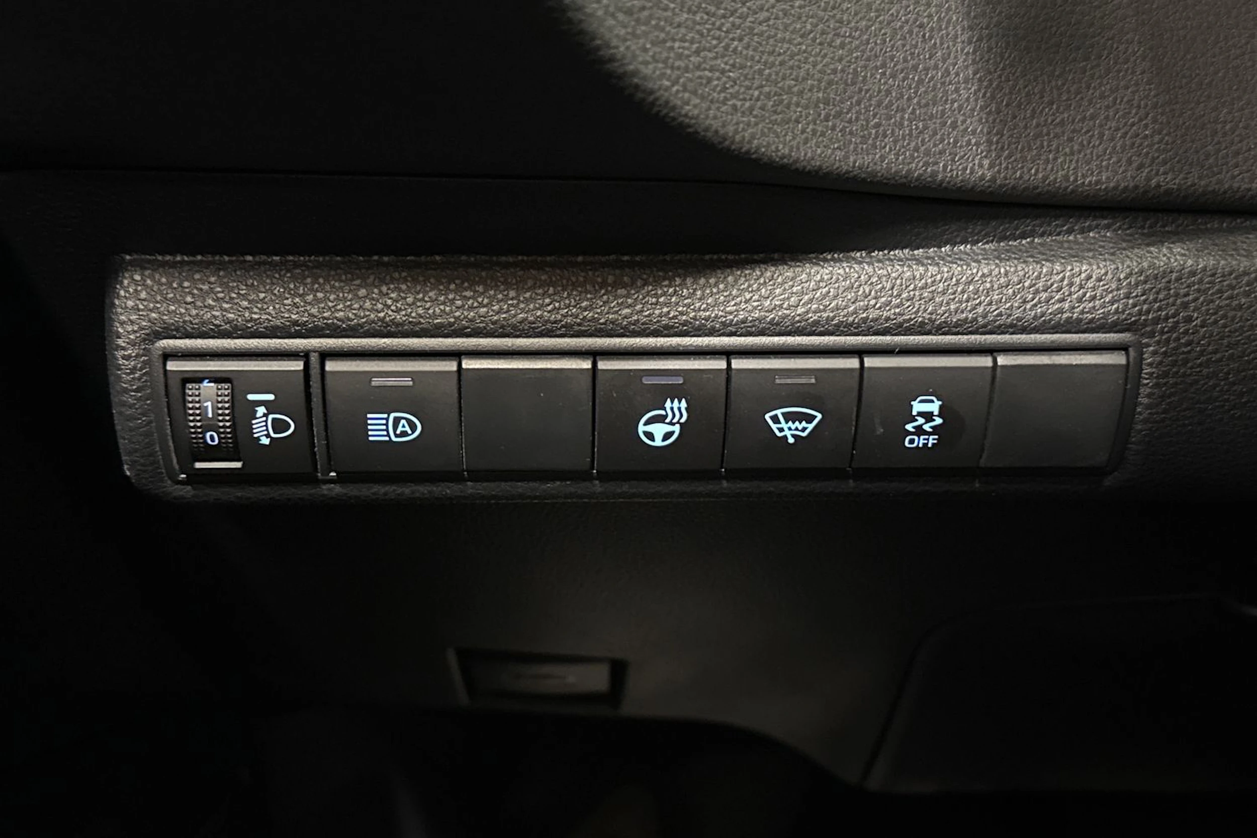 ruskea (beige) Toyota Corolla 2021 kuva 7.