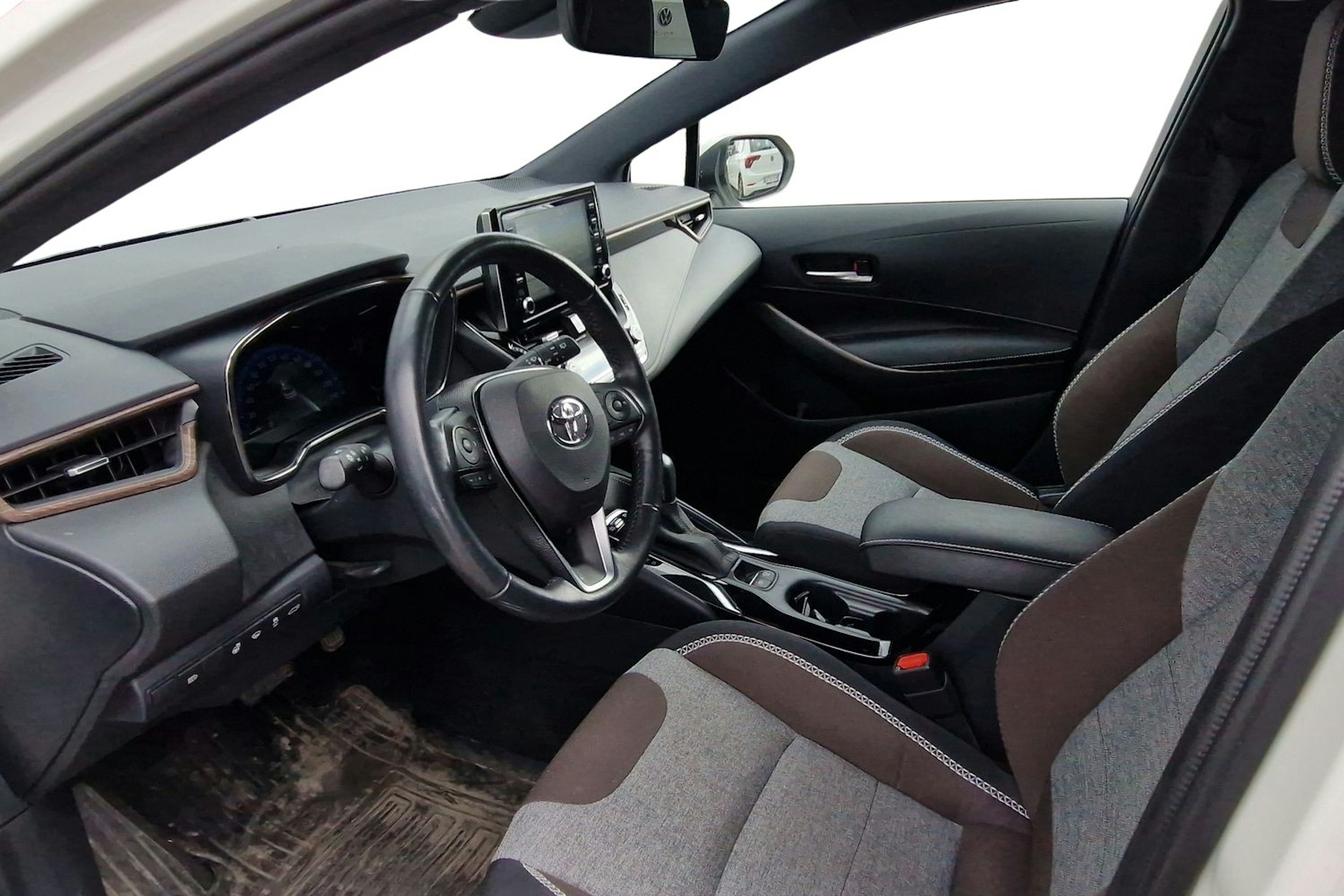 valkoinen Toyota Corolla 2021 kuva 3.