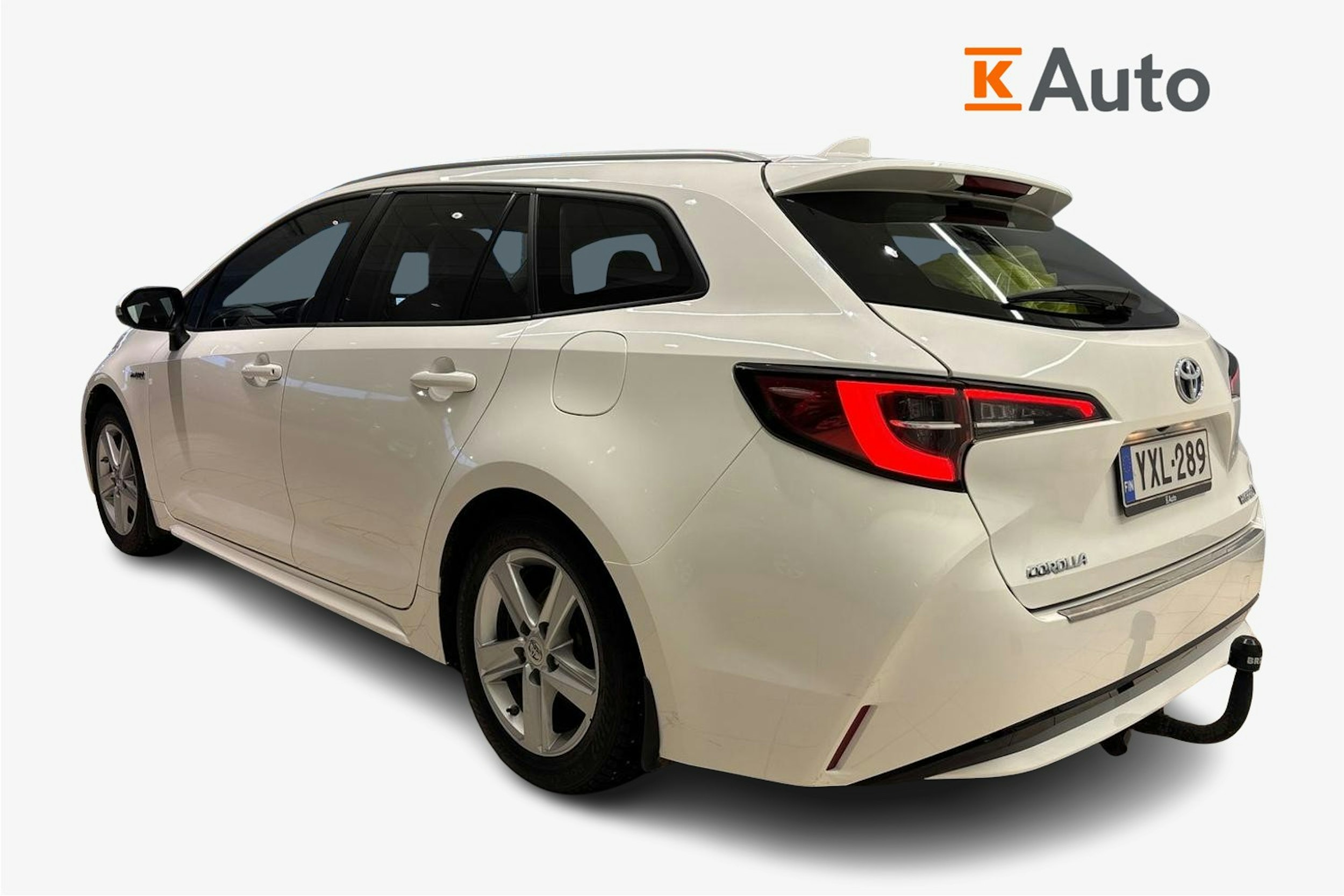 Valkoinen Toyota Corolla 2021 kuva 2.