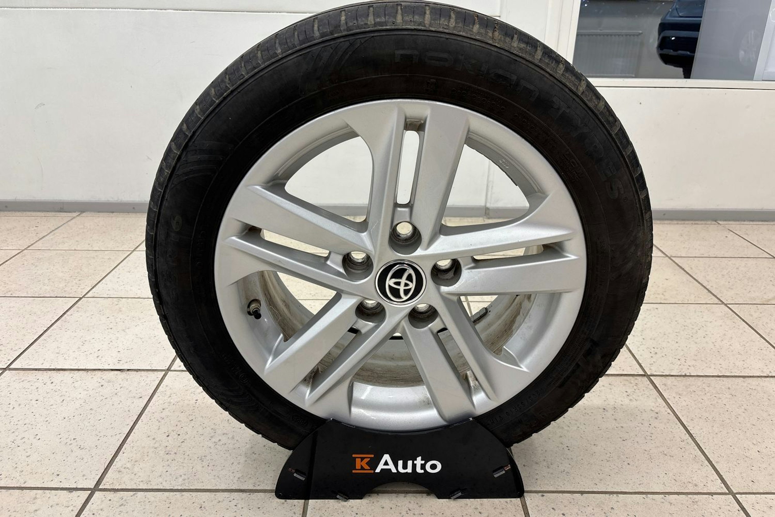 Valkoinen Toyota Corolla 2021 kuva 11.