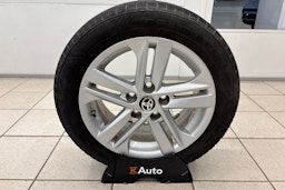 Valkoinen Toyota Corolla 2021 kuva 11.