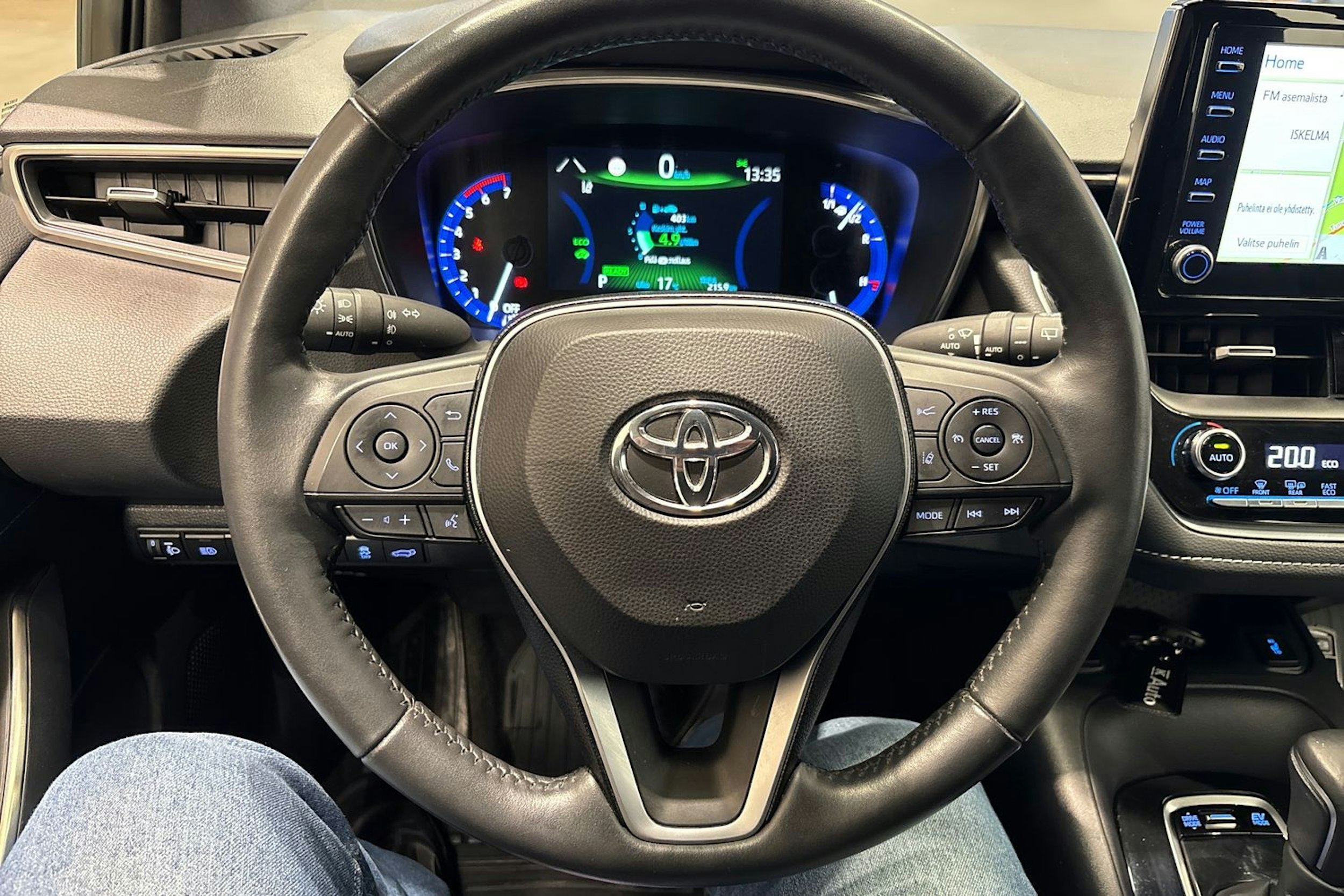 Valkoinen Toyota Corolla 2021 kuva 14.