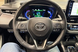 Valkoinen Toyota Corolla 2021 kuva 14.