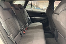 Valkoinen Toyota Corolla 2021 kuva 26.