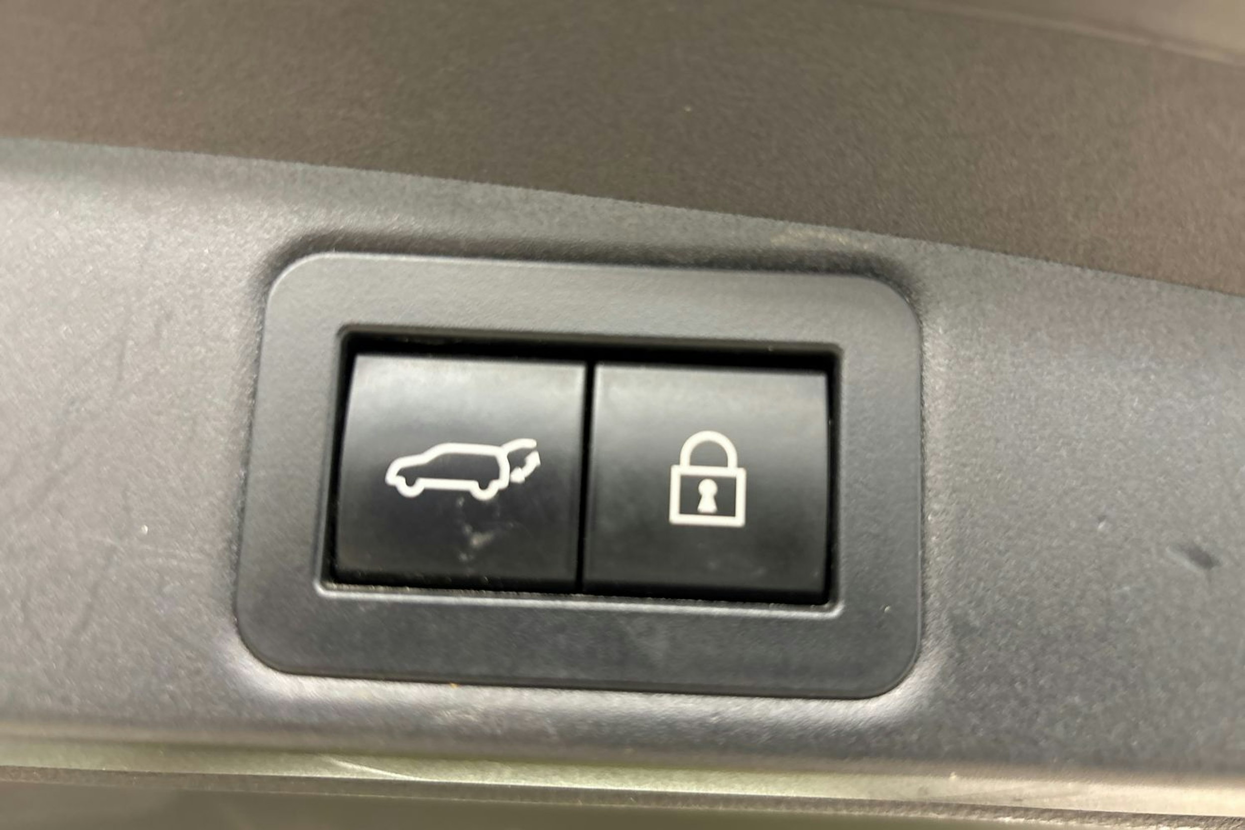 Valkoinen Toyota Corolla 2021 kuva 27.