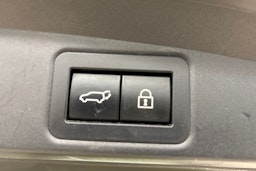 Valkoinen Toyota Corolla 2021 kuva 27.