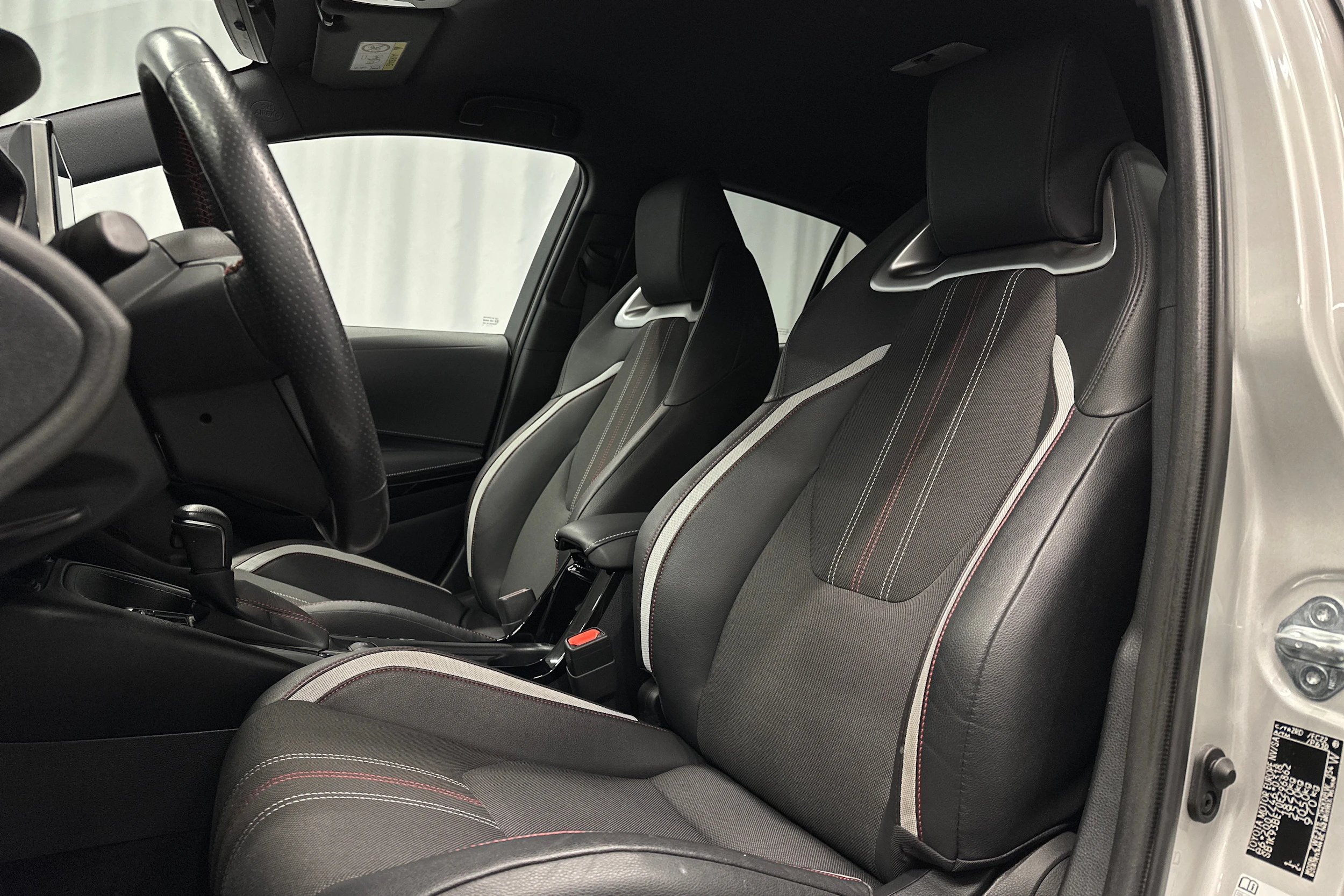 hopea Toyota Corolla 2022 kuva 16.