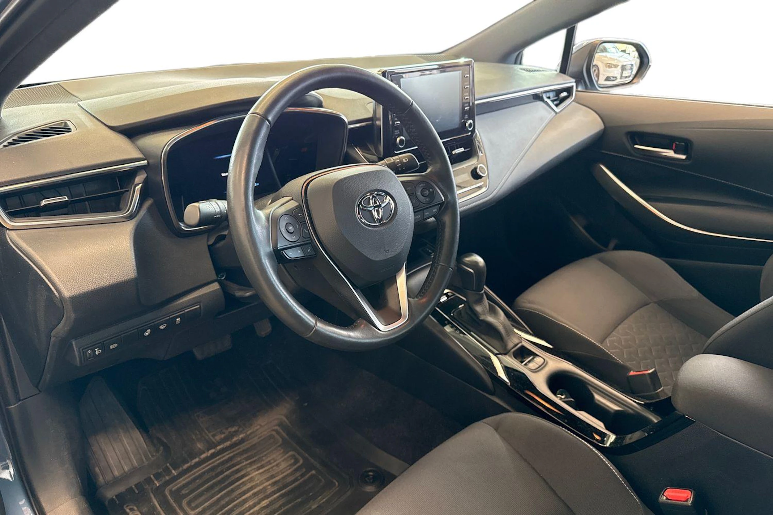 Sininen Toyota Corolla 2022 kuva 3.