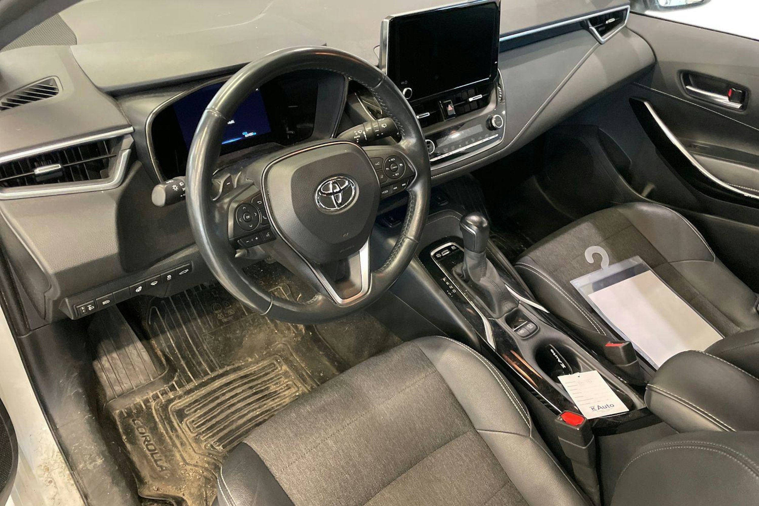 Valkoinen Toyota Corolla 2022 kuva 3.