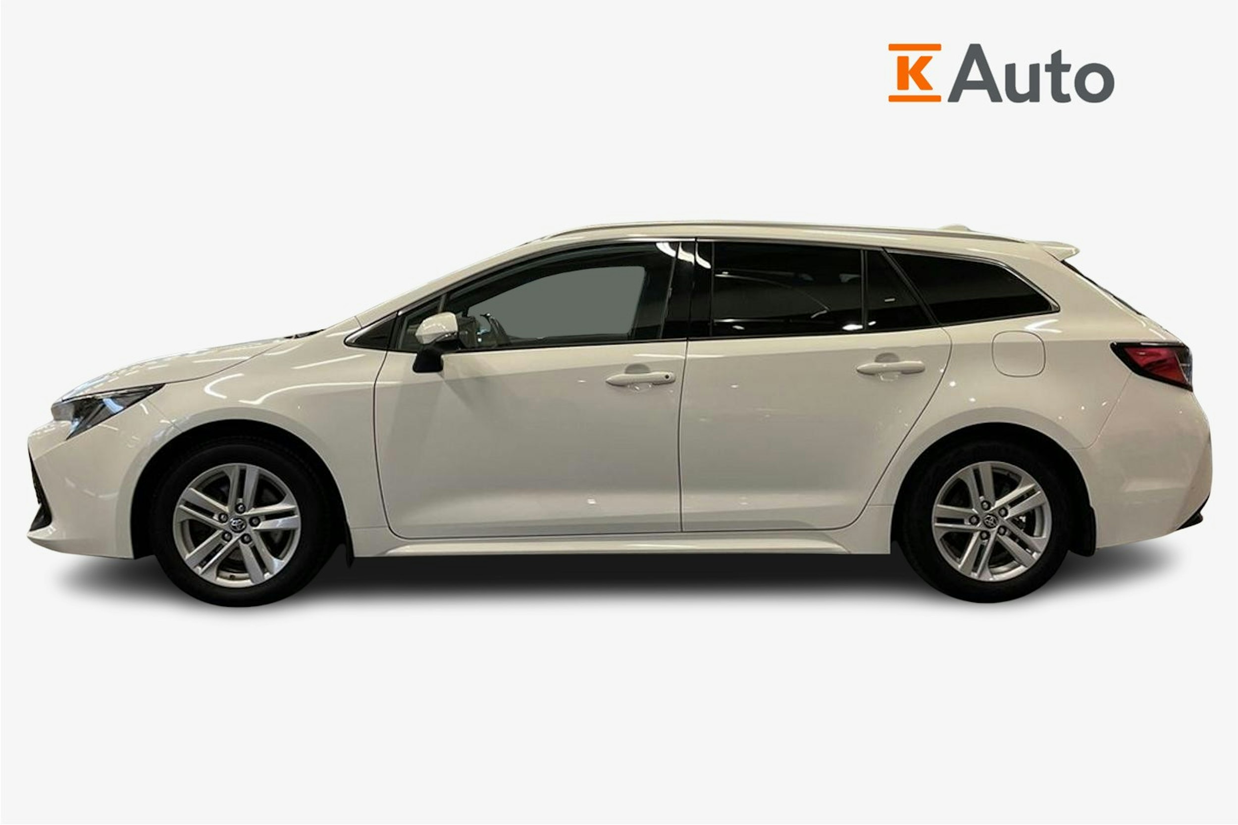 Valkoinen Toyota Corolla 2022 kuva 6.