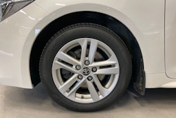 Valkoinen Toyota Corolla 2022 kuva 11.