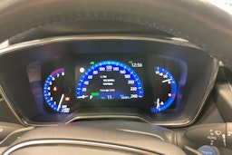 Valkoinen Toyota Corolla 2022 kuva 15.