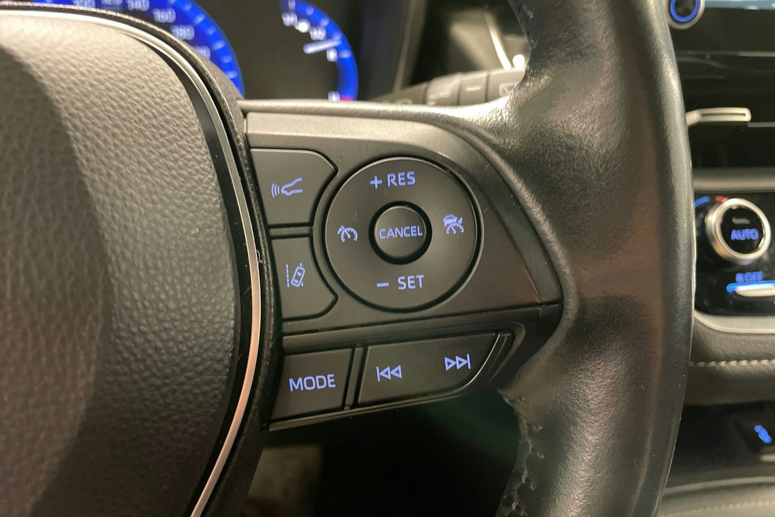 Valkoinen Toyota Corolla 2022 kuva 18.