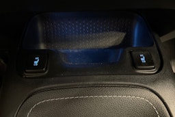 Valkoinen Toyota Corolla 2022 kuva 20.