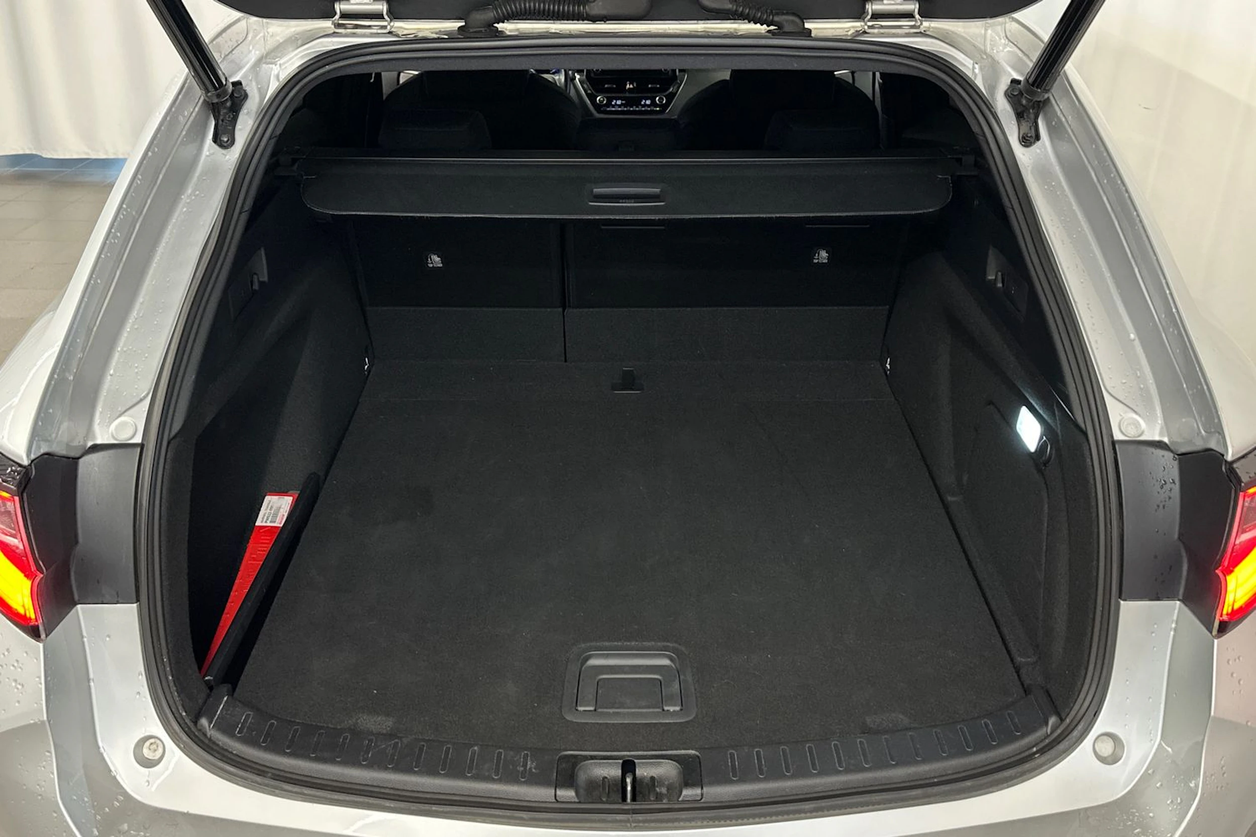 hopea Toyota Corolla 2022 kuva 13.