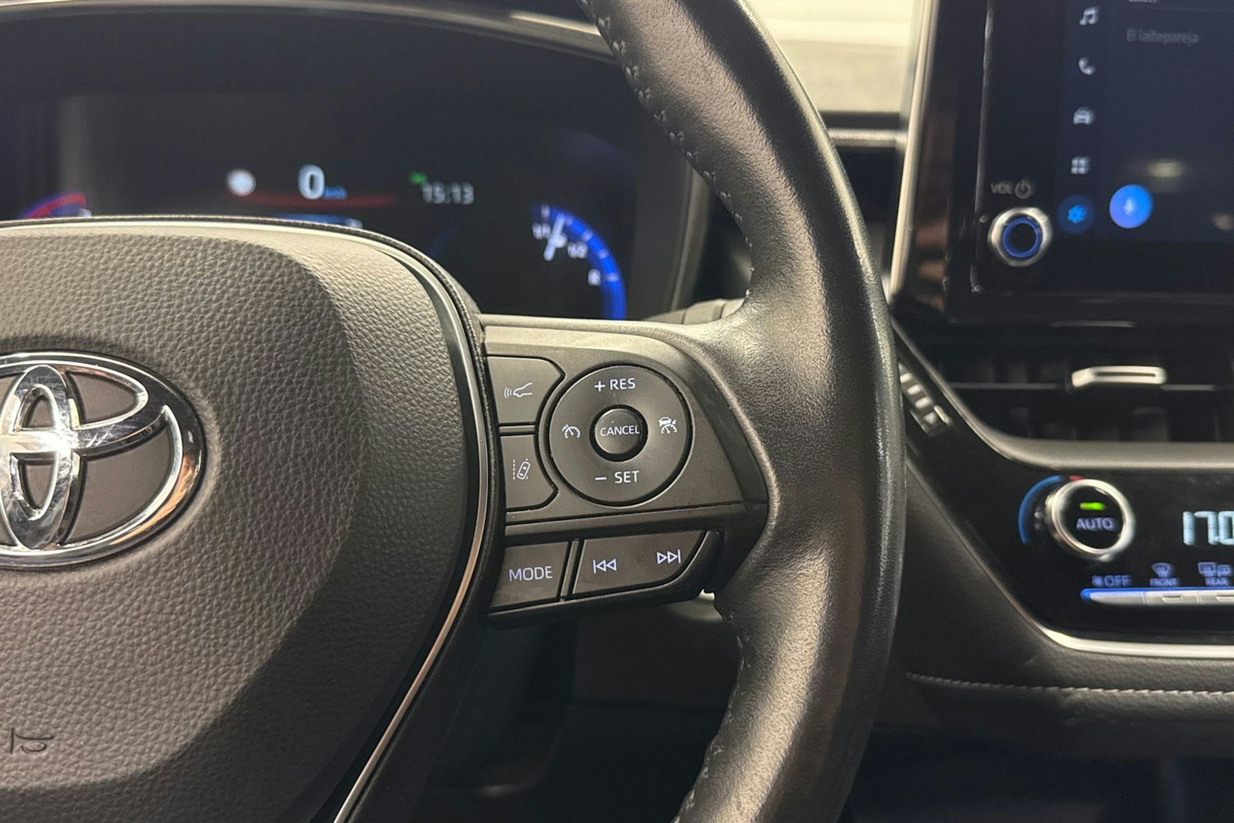musta Toyota Corolla 2022 kuva 11.