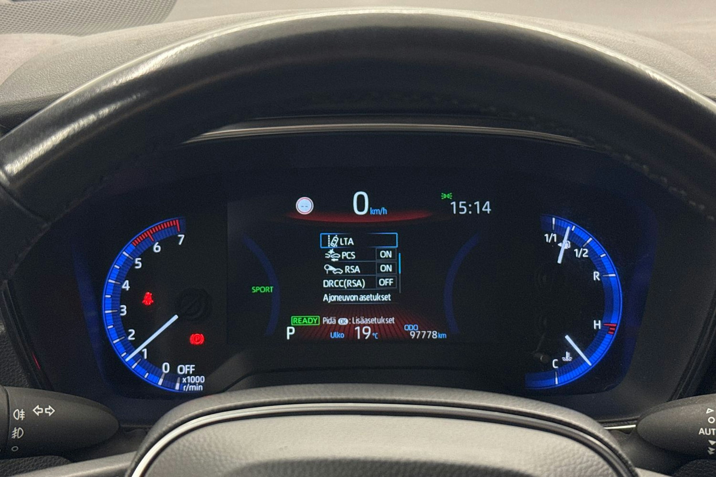 musta Toyota Corolla 2022 kuva 12.