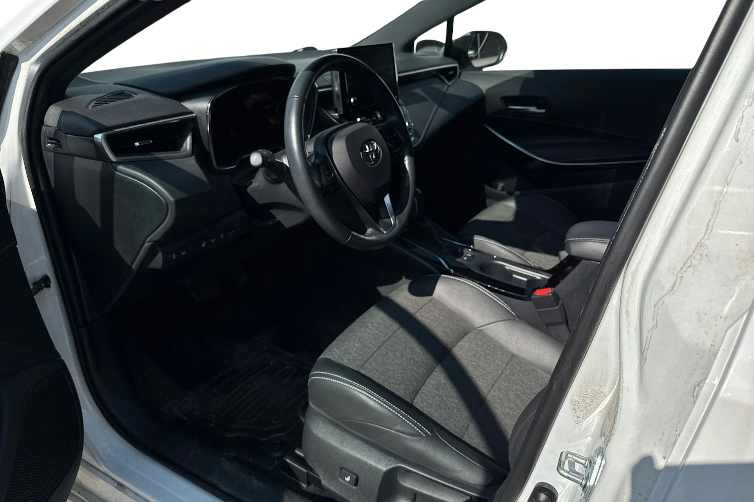 valkoinen Toyota Corolla 2022 kuva 3.