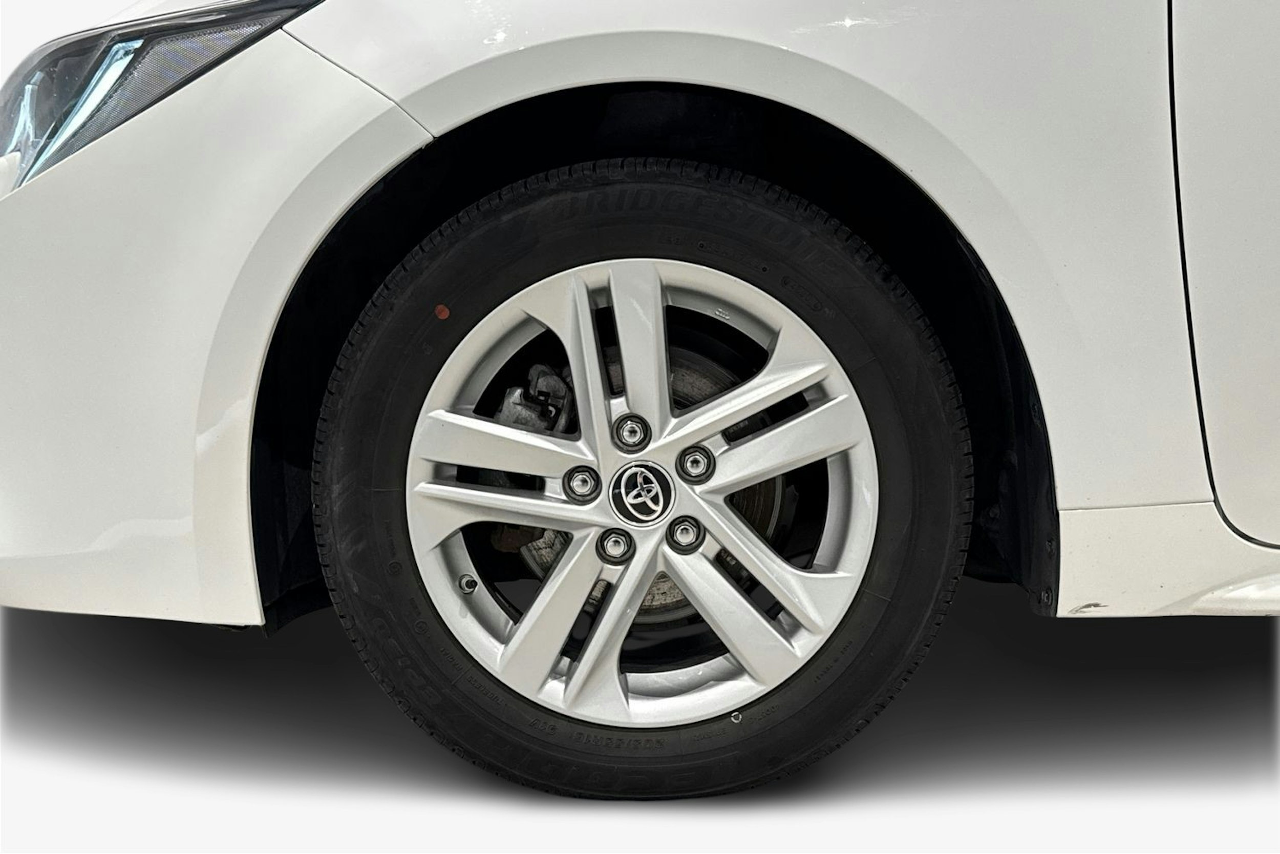 valkoinen Toyota Corolla 2022 kuva 9.