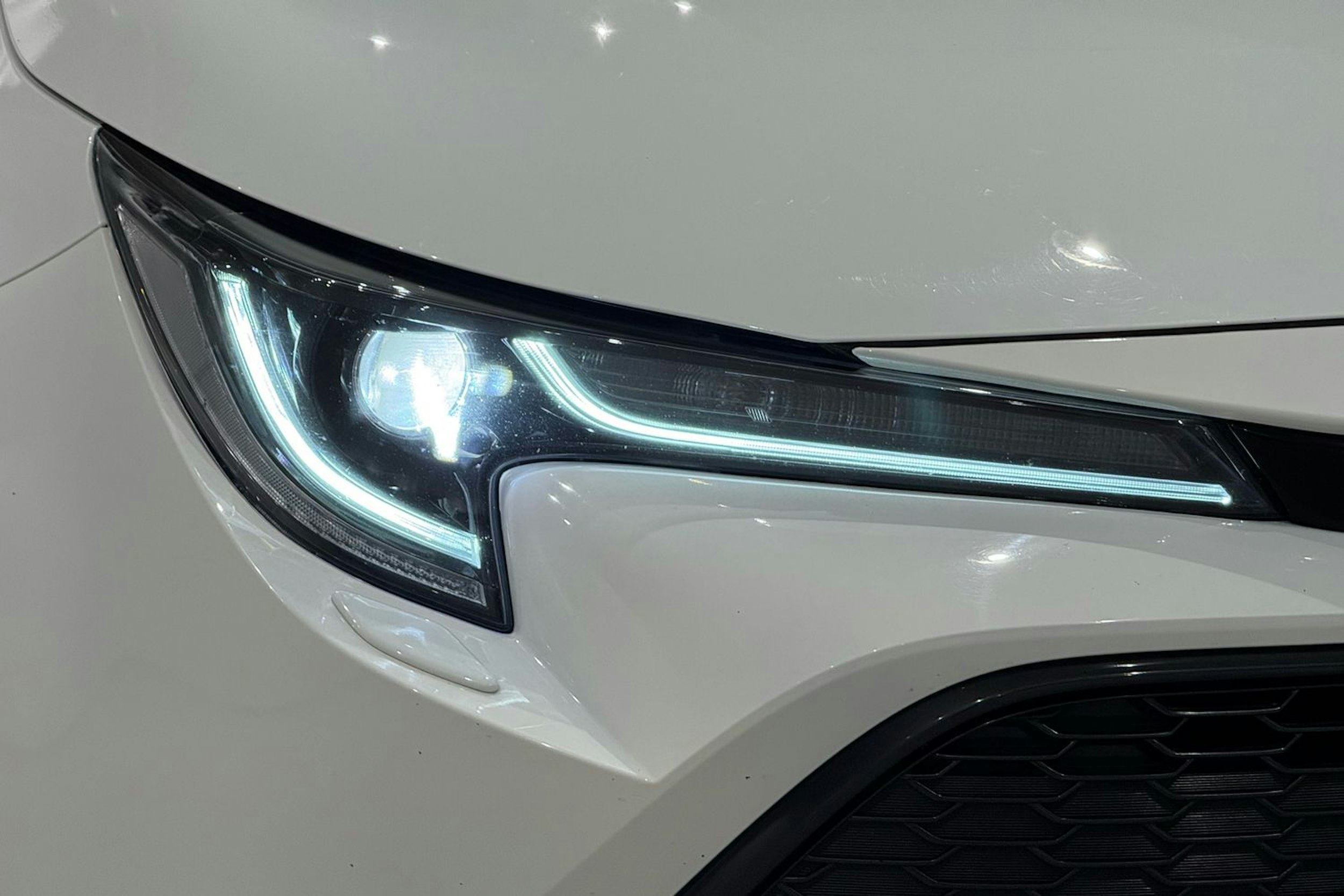valkoinen Toyota Corolla 2022 kuva 11.