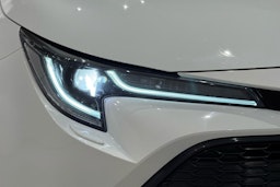 valkoinen Toyota Corolla 2022 kuva 11.