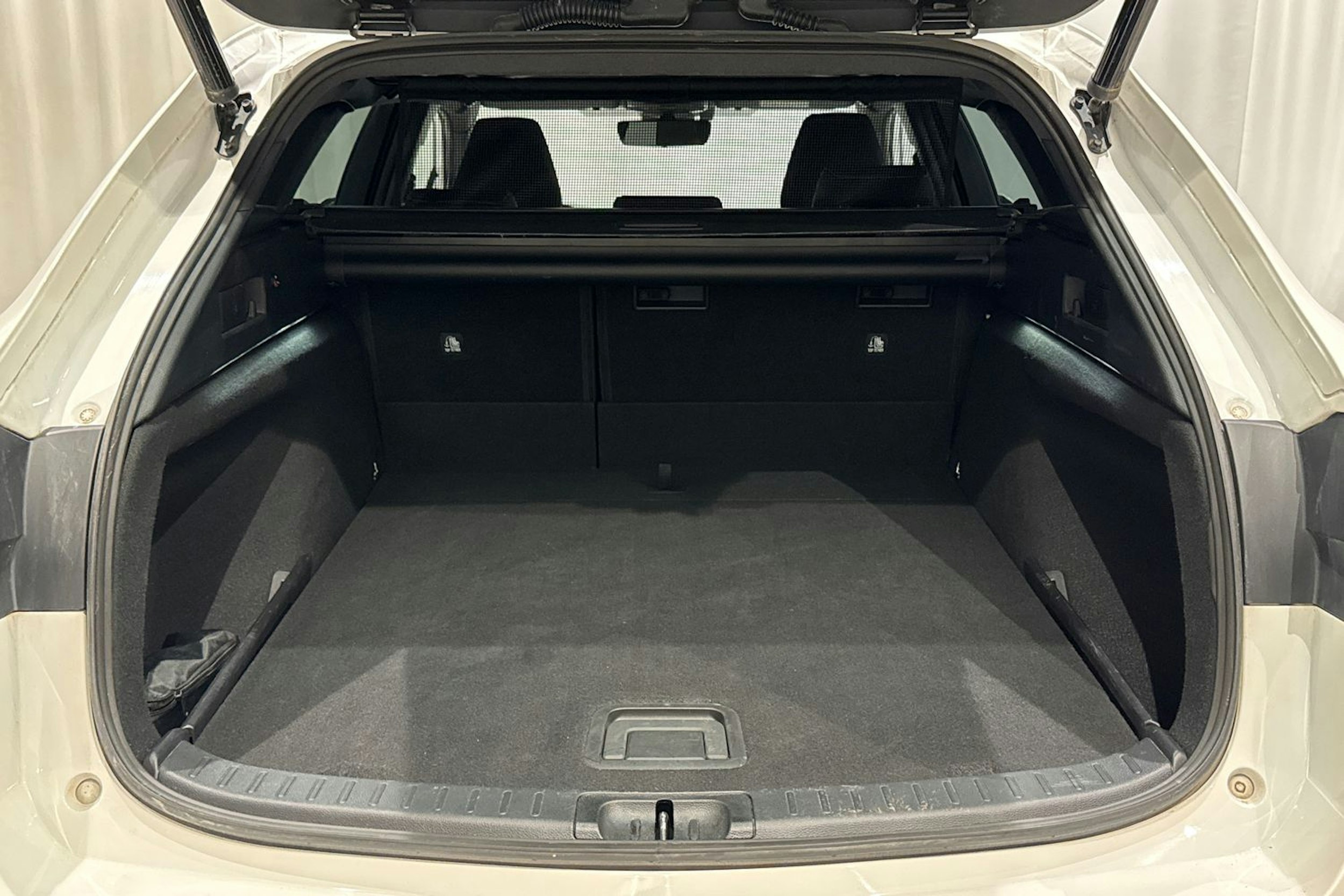 valkoinen Toyota Corolla 2022 kuva 12.