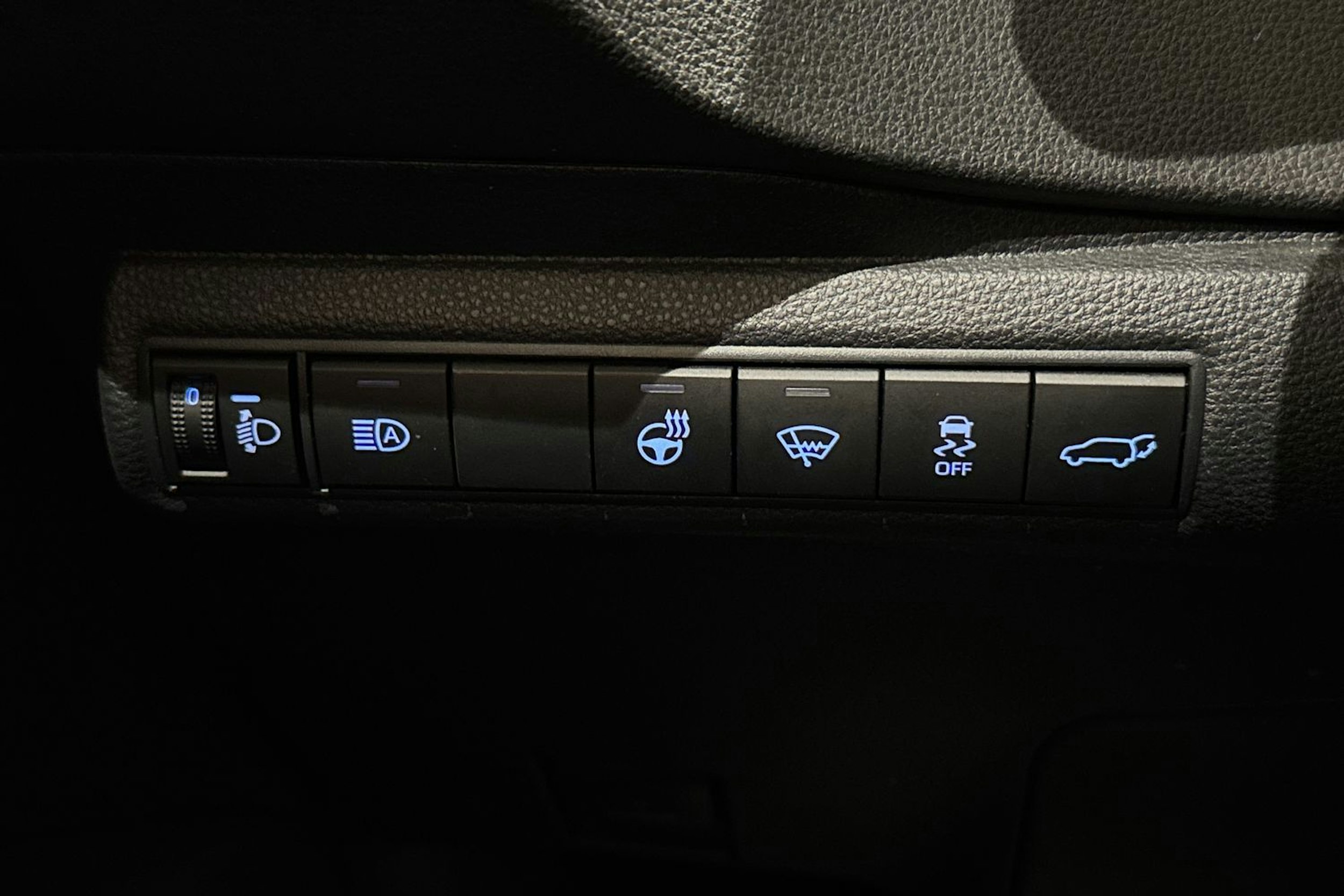 valkoinen Toyota Corolla 2022 kuva 16.