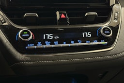 valkoinen Toyota Corolla 2022 kuva 19.