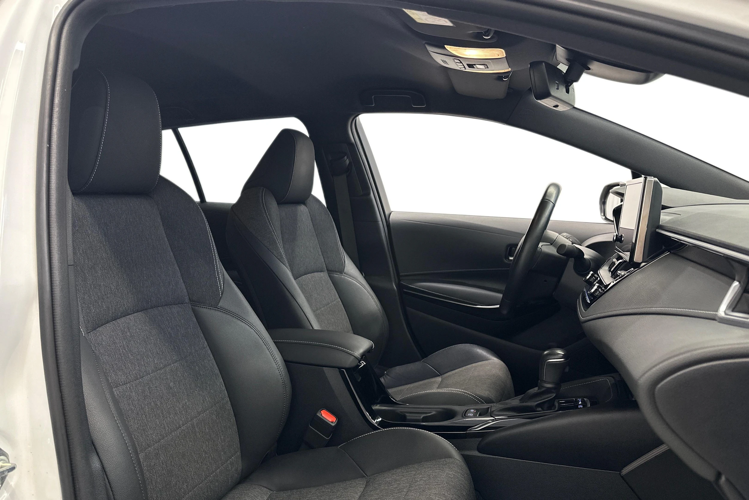 valkoinen Toyota Corolla 2022 kuva 7.