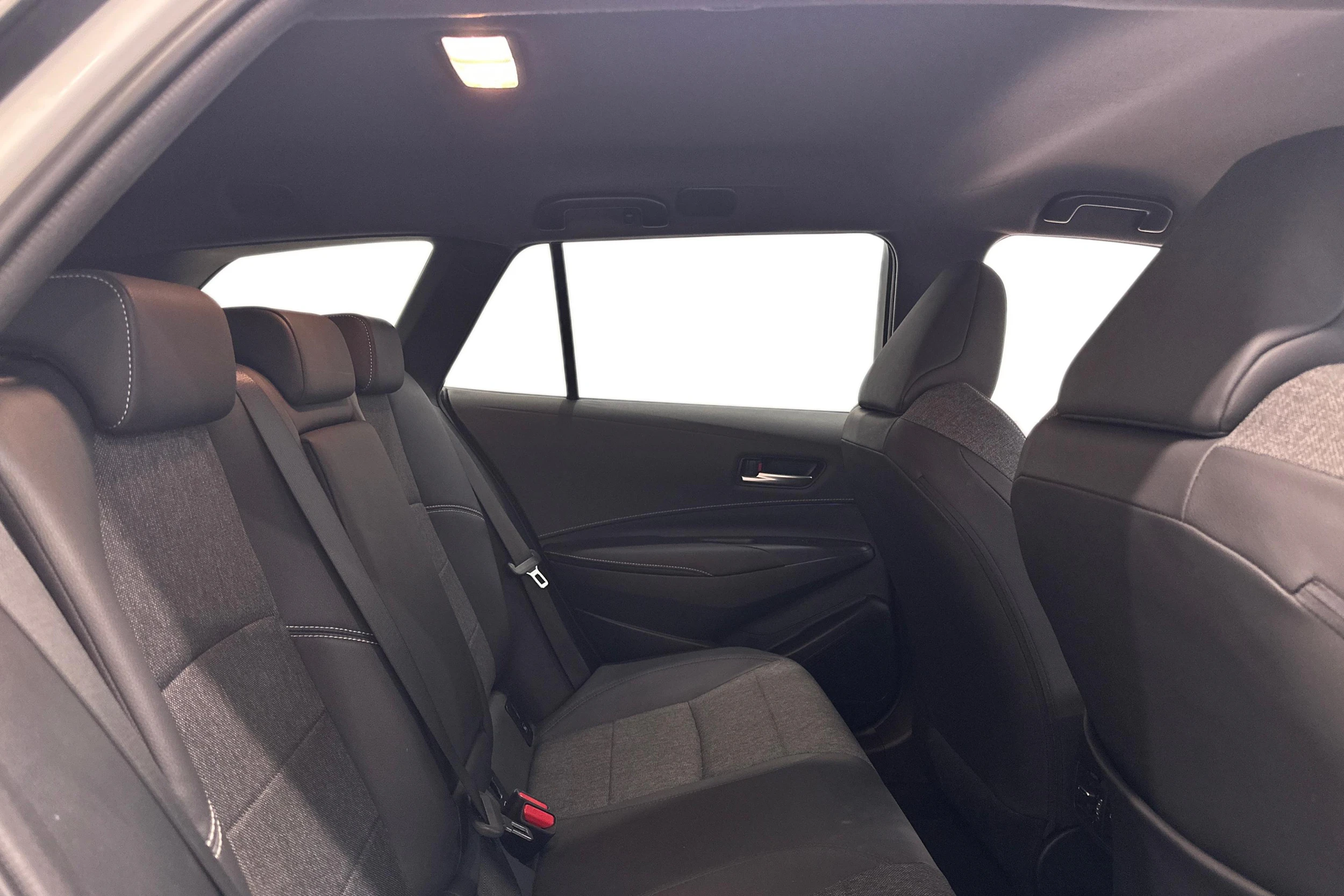 valkoinen Toyota Corolla 2022 kuva 9.