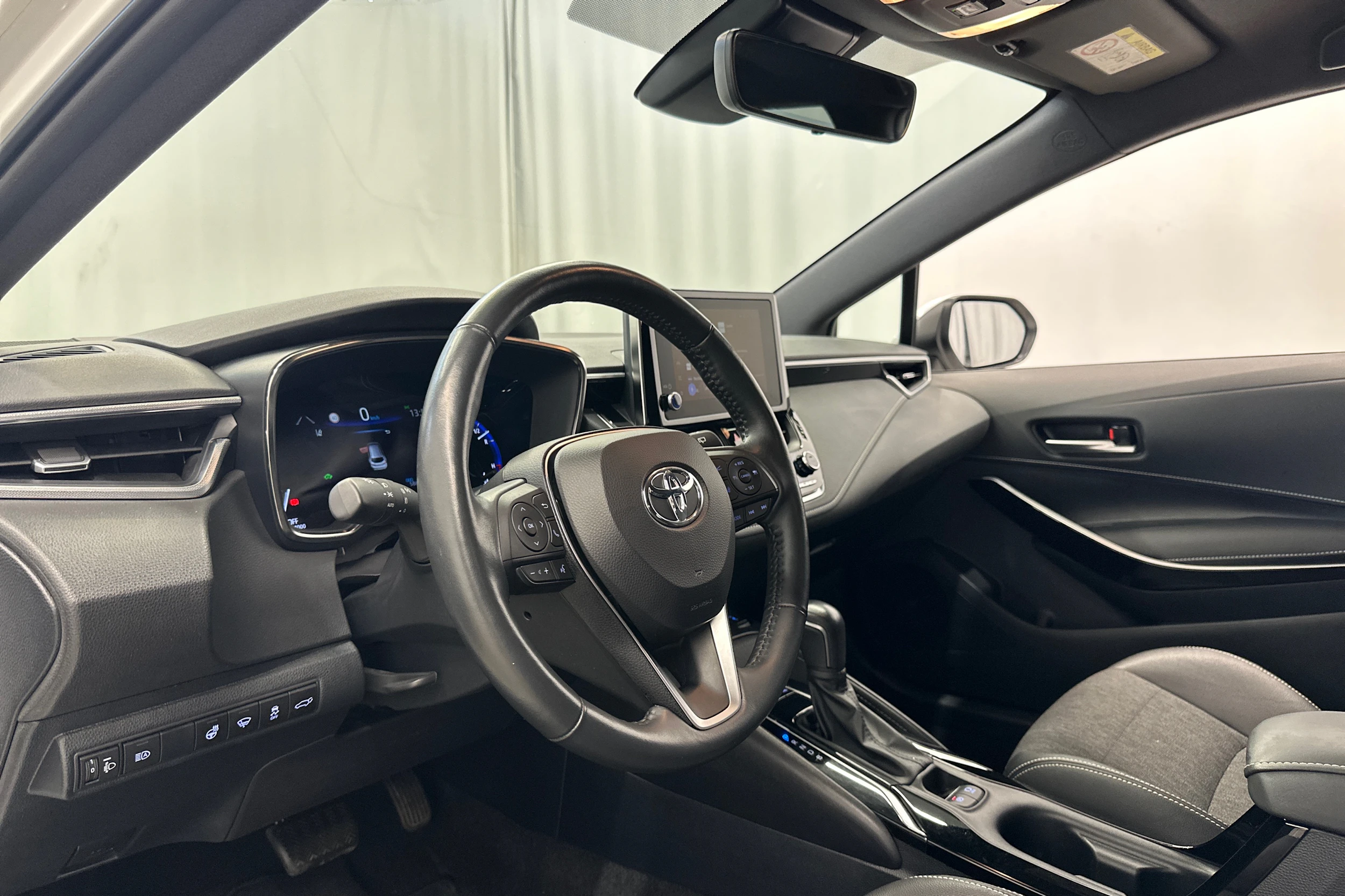 valkoinen Toyota Corolla 2022 kuva 10.