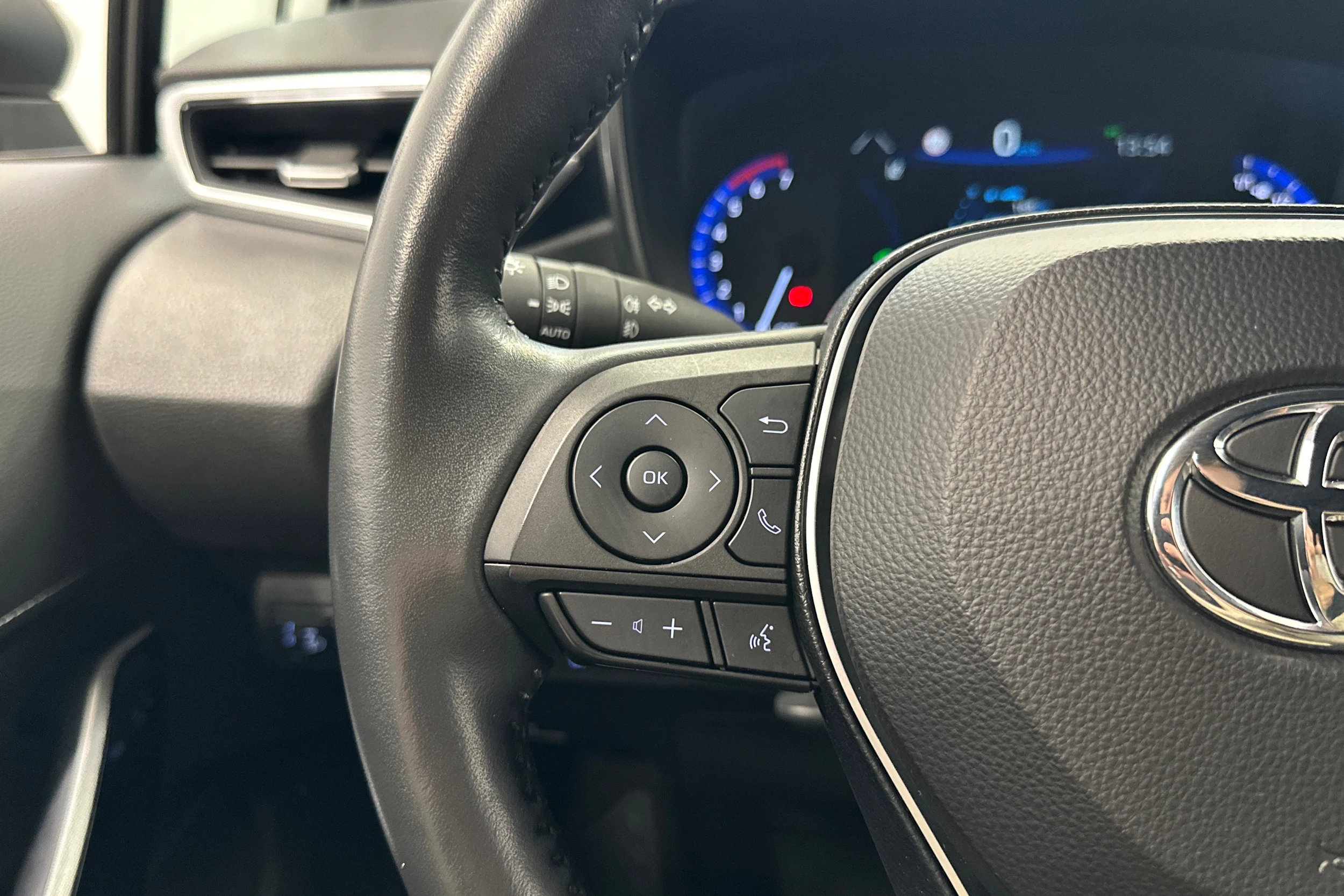 valkoinen Toyota Corolla 2022 kuva 13.