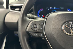 valkoinen Toyota Corolla 2022 kuva 13.