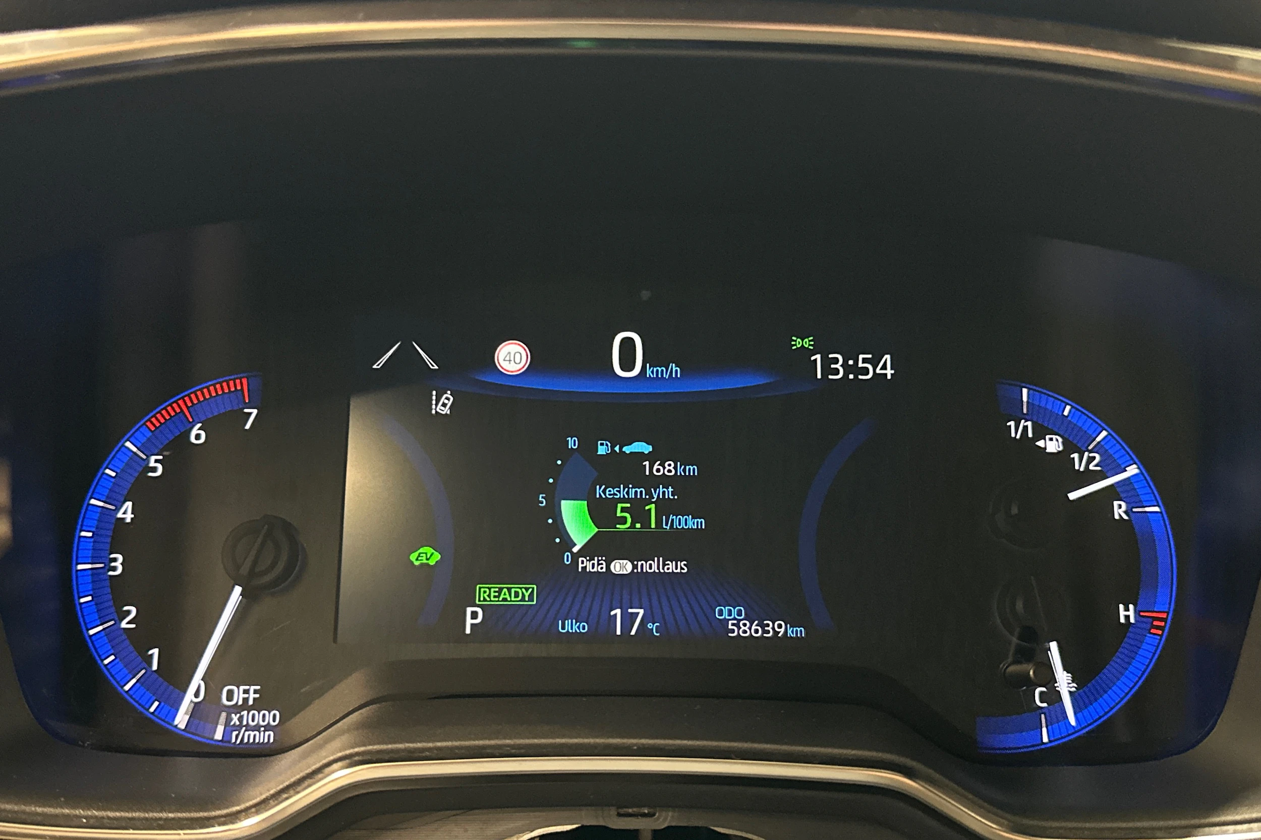 valkoinen Toyota Corolla 2022 kuva 15.