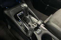 valkoinen Toyota Corolla 2022 kuva 16.