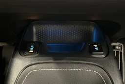 valkoinen Toyota Corolla 2022 kuva 17.