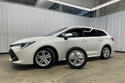 valkoinen Toyota Corolla 2022 kuva 25.