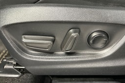 hopea Toyota Corolla Cross 2022 kuva 18.