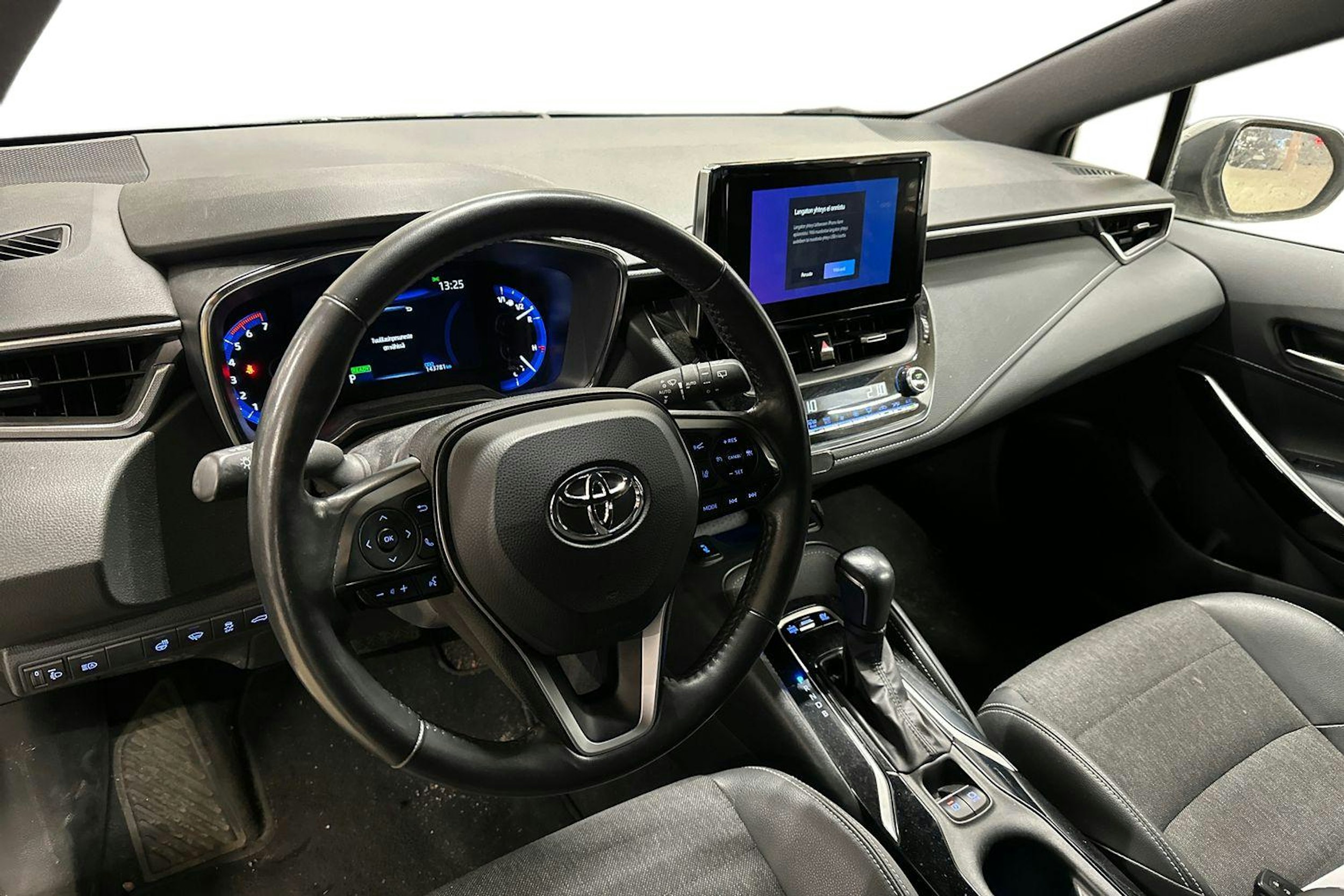 harmaa Toyota Corolla 2022 kuva 3.