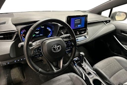 harmaa Toyota Corolla 2022 kuva 3.