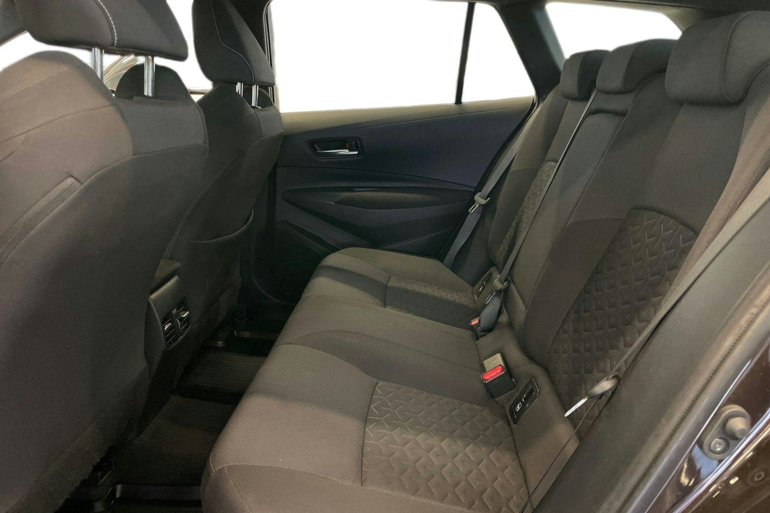 ruskea (beige) Toyota Corolla 2022 kuva 8.