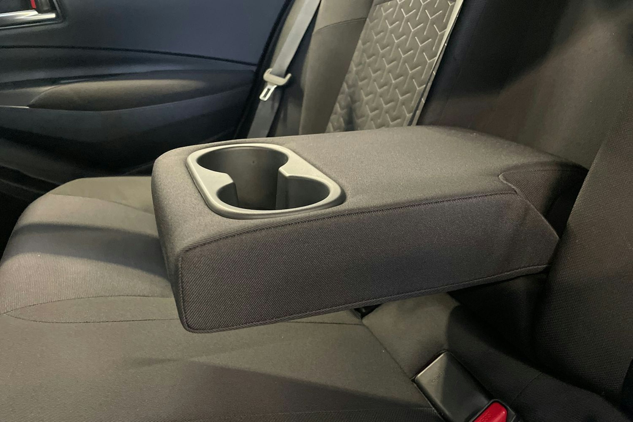 ruskea (beige) Toyota Corolla 2022 kuva 13.