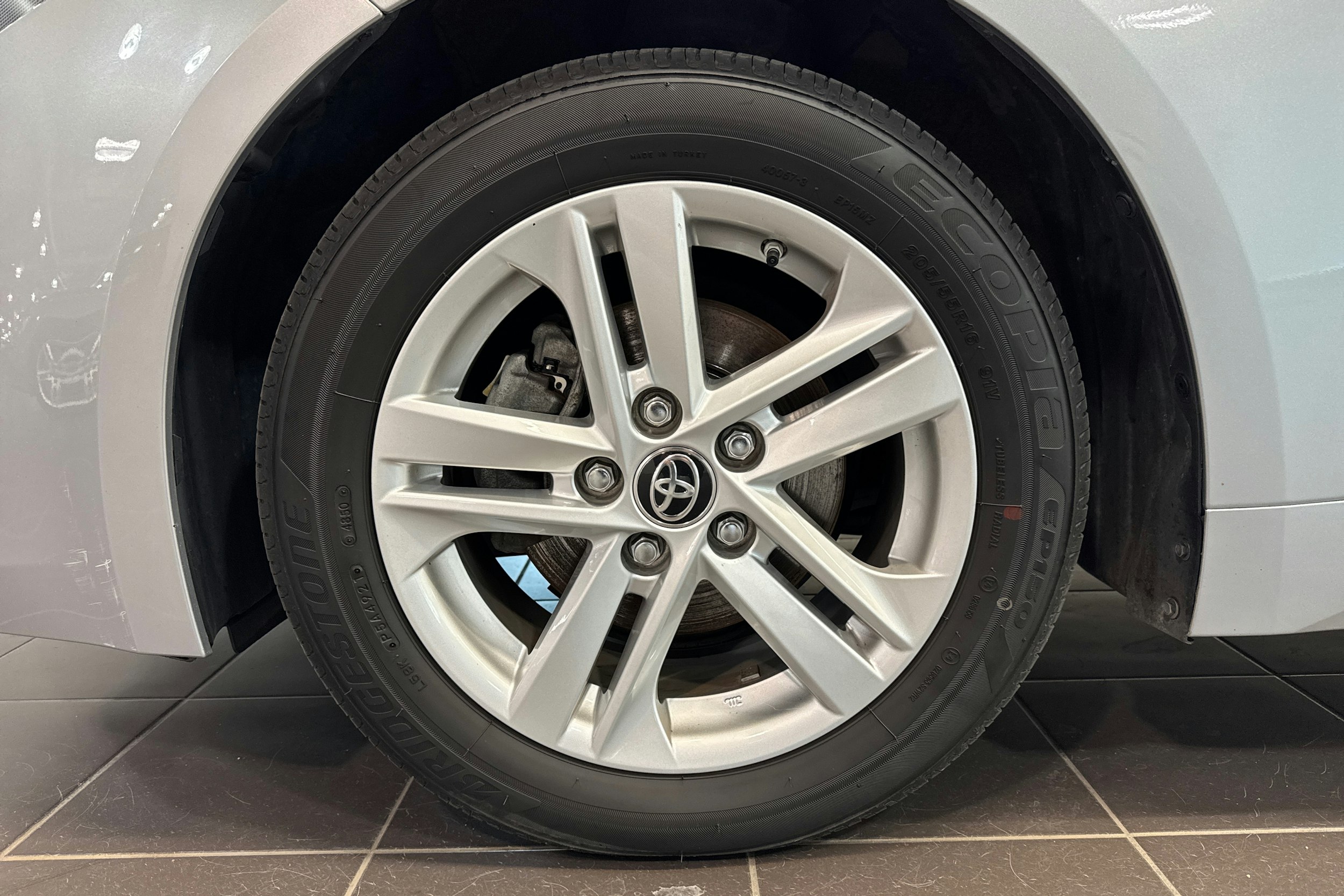 hopea Toyota Corolla 2022 kuva 9.