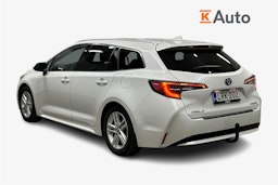valkoinen Toyota Corolla 2022 kuva 2.